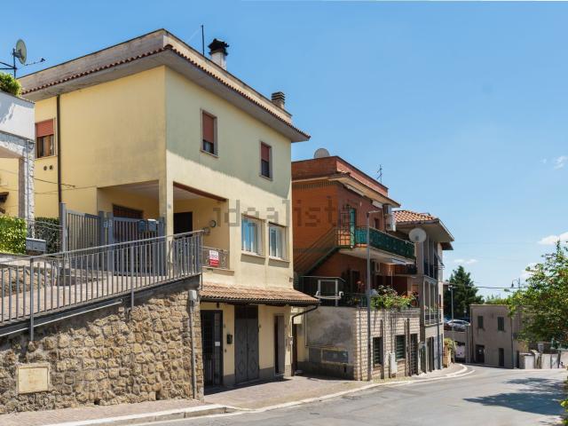 Appartamento in vendita di 90 m² in Via della Villa, 57