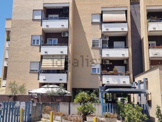 Appartamento in vendita di 90 m² in Via della Casetta Mattei, 145