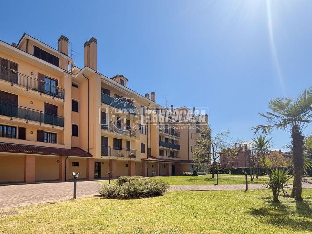 Appartamento in vendita di 90 m² in Via della Liberazione, 13