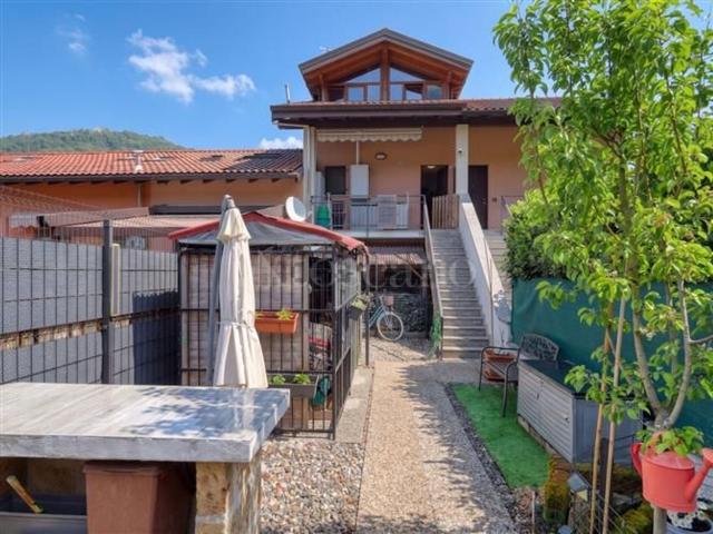 Appartamento in vendita di 90 m² in Via delle Camelie