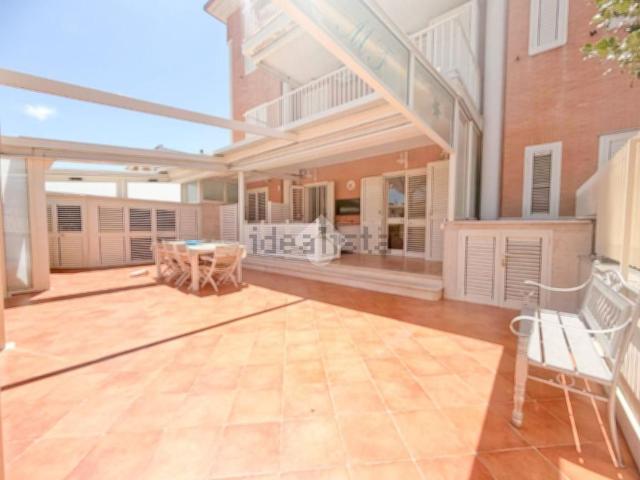 Appartamento in vendita di 90 m² in Via delle Mimose, 20
