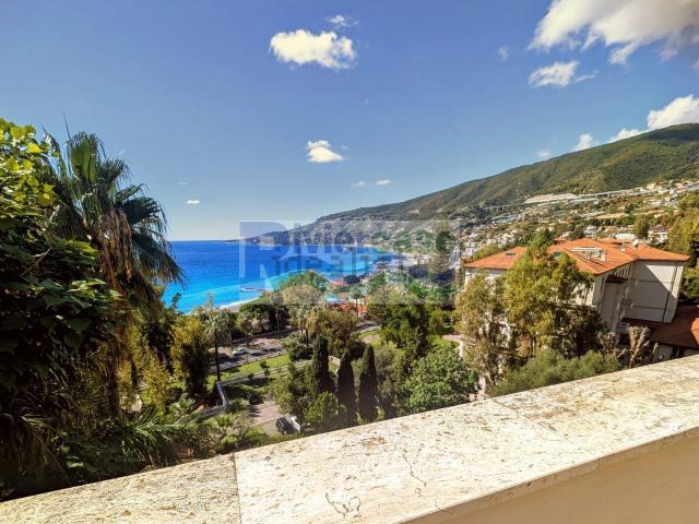 Appartamento in vendita di 90 m² in Via delle Rose, 4