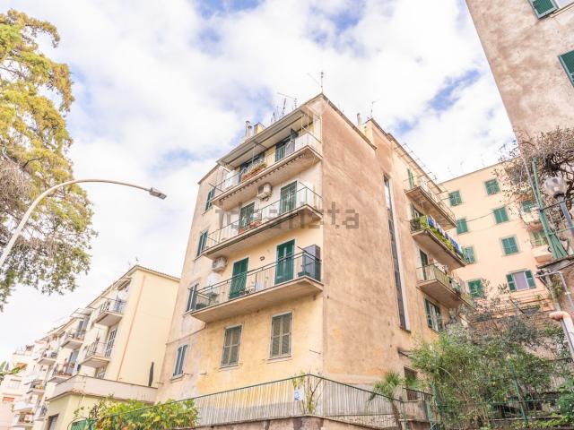 Appartamento in vendita di 90 m² in Via di Villa Braschi