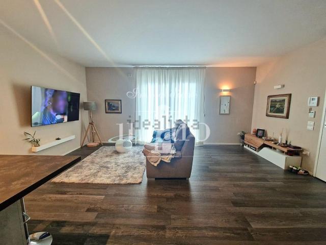 Appartamento in vendita di 90 m² in Via di Sotto, 50013