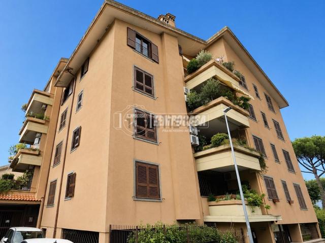 Appartamento in vendita di 90 m² in Via Domenico Falcioni, 81