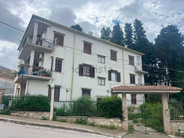Appartamento in vendita di 90 m² in Via Duca D&apos Aosta