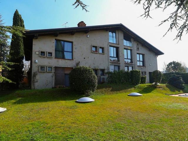 Appartamento in vendita di 90 m² in Via Dugazze