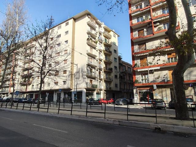 Appartamento in vendita di 90 m² in Via Edmondo De Amicis, 88