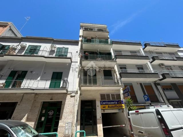 Appartamento in vendita di 90 m² in Via Edmondo De Amicis, 104