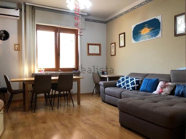 Appartamento in vendita di 90 m² in Via EMILIA