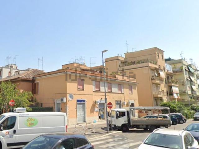 Appartamento in vendita di 90 m² in Via Enrico Cialdini, 41
