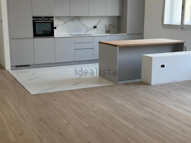 Appartamento in vendita di 90 m² in Via Enrico delle Sedie, 9