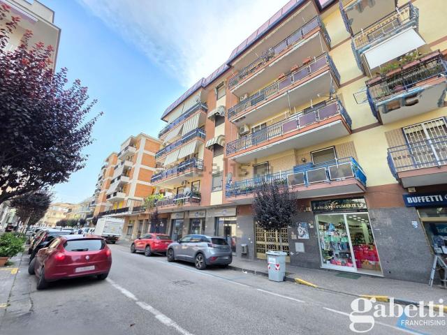 Appartamento in vendita di 90 m² in Via Ercole Cantone