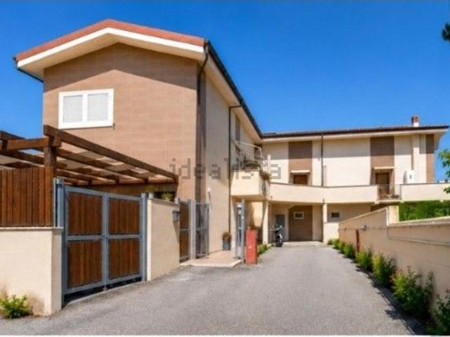 Appartamento in vendita di 90 m² in Via Ferdinando D&apos Avenia, 16