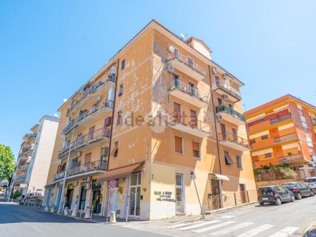 Appartamento in vendita di 90 m² in Via Fratelli Bandiera, 1