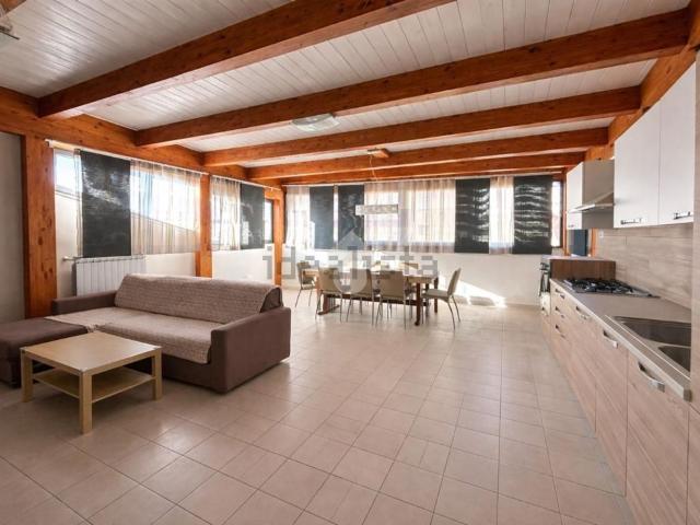 Appartamento in vendita di 90 m² in Via Fratelli Cairoli, 107