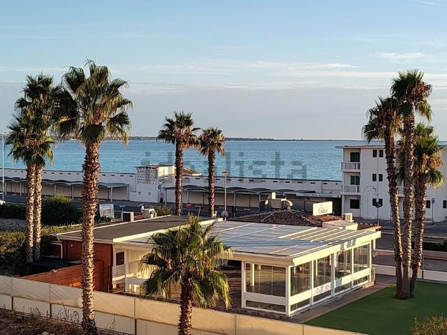 Appartamento in vendita di 90 m² in Via Francesco Petrarca, 6