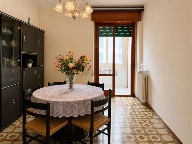 Appartamento in vendita di 90 m² in Via G. D&apos Annunzio, 2