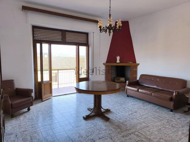 Appartamento in vendita di 90 m² in Via G. Pascoli