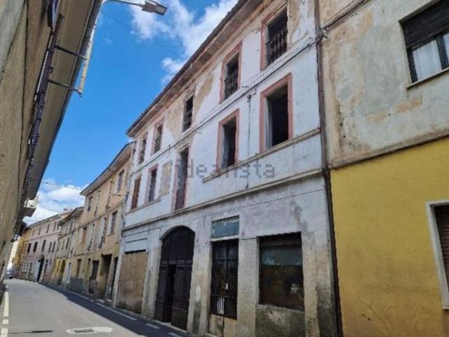 Appartamento in vendita di 90 m² in Via G. Tosalli, 2