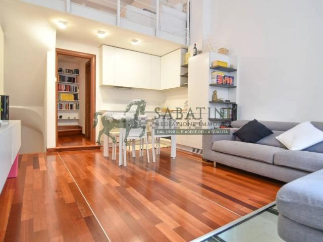 Appartamento in vendita di 90 m² in Via Gaetano de Castillia, 24