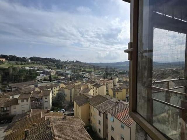Appartamento in vendita di 90 m² in Via Giovanni Colombini, 53100