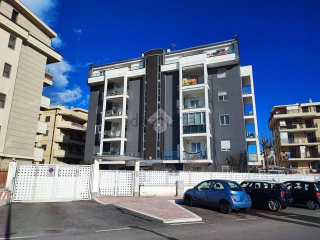 Appartamento in vendita di 90 m² in Via Giorgio Almirante, 19