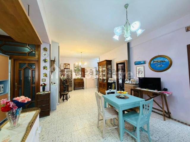 Appartamento in vendita di 90 m² in Via Giacinto Gigante, 3