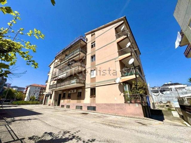 Appartamento in vendita di 90 m² in Via Giacomo Matteotti