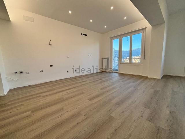 Appartamento in vendita di 90 m² in Via Giacomo Biga, 44