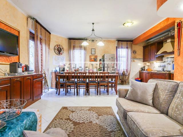 Appartamento in vendita di 90 m² in Via Giacomo Leopardi, 6