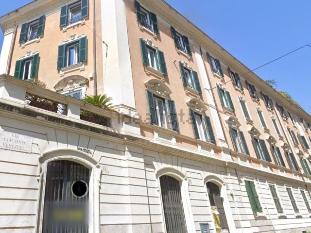 Appartamento in vendita di 90 m² in Via Giacomo Venezian, 18