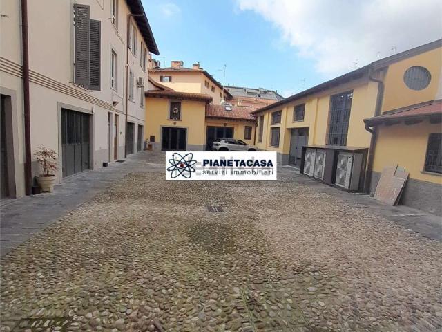 Appartamento in vendita di 90 m² in Via Gianbattista Moroni, 122