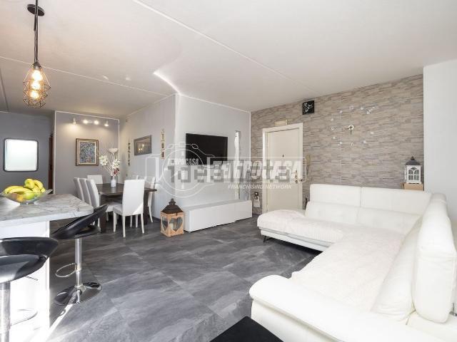 Appartamento in vendita di 90 m² in Via Giuseppe Costa