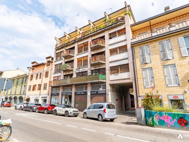 Appartamento in vendita di 90 m² in Via Giuseppe Dezza, 8