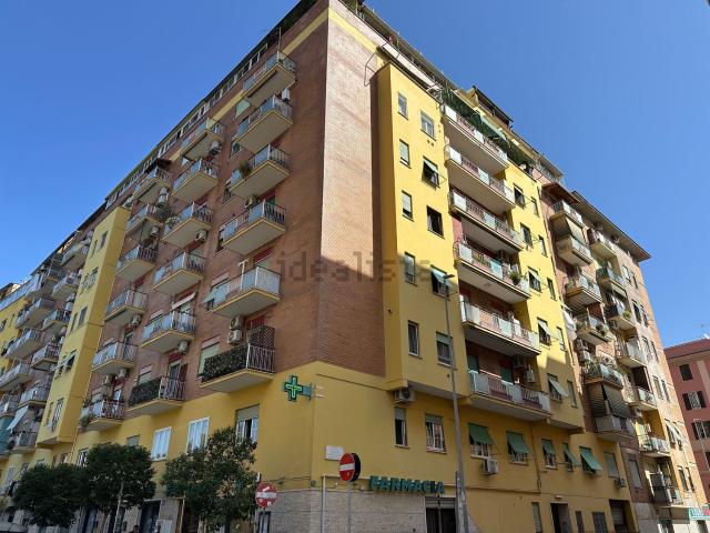 Appartamento in vendita di 90 m² in Via Giuseppe Perrucchetti