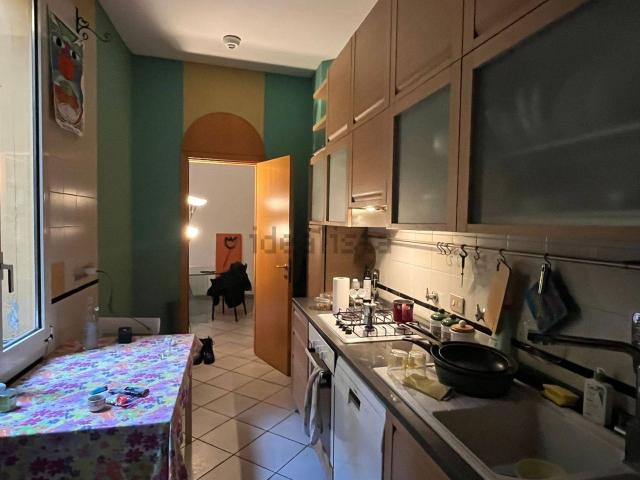 Appartamento in vendita di 90 m² in Via Giuseppe Petroni