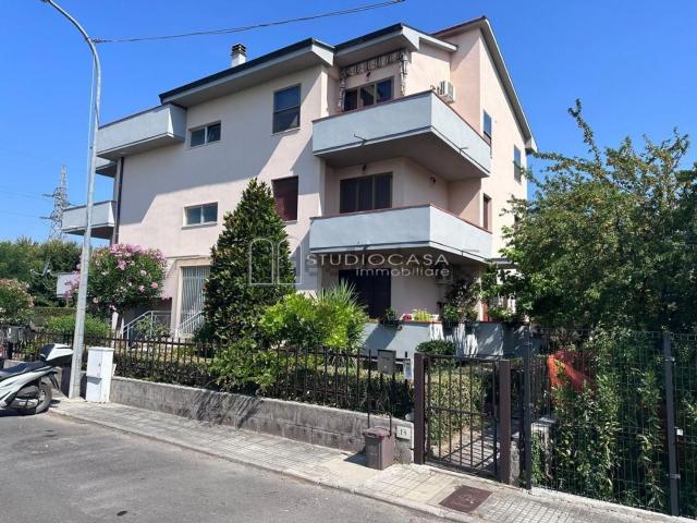 Appartamento in vendita di 90 m² in Via Giuseppe Sainati, 18