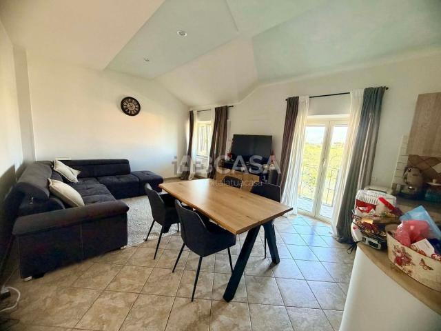 Appartamento in vendita di 90 m² in Via Grotte della Cicerchia
