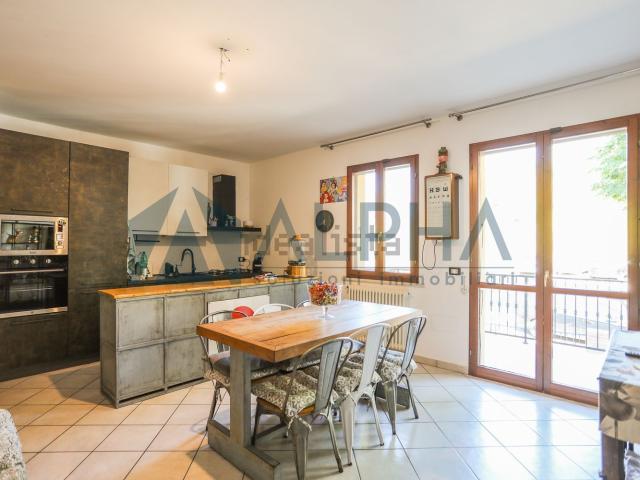Appartamento in vendita di 90 m² in Via IV Novembre