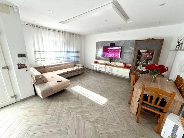 Appartamento in vendita di 90 m² in Via IV Novembre, 5