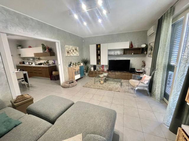 Appartamento in vendita di 90 m² in Via Jacopone da Todi