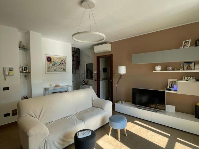 Appartamento in vendita di 90 m² in Via L.Vedriani, 17