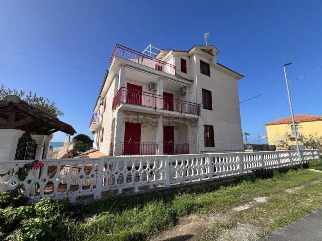 Appartamento in vendita di 90 m² in Via La Spezia, 5