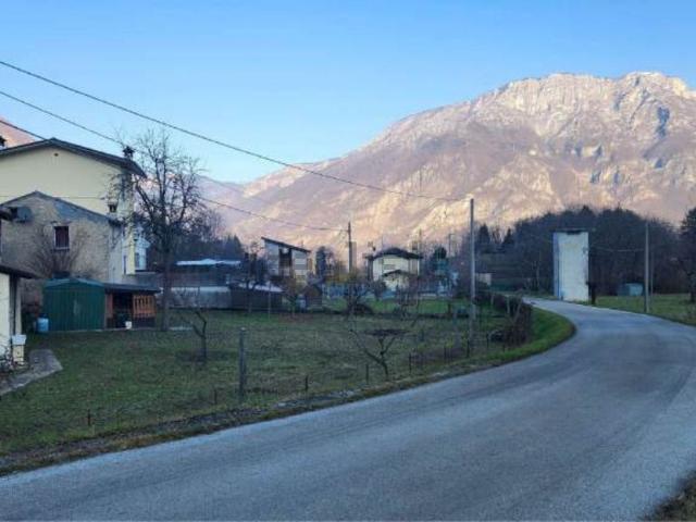 Appartamento in vendita di 90 m² in Via Lago di Sotto, 70