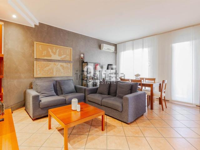 Appartamento in vendita di 90 m² in Via Lario, 64