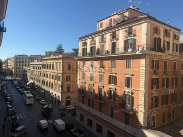 Appartamento in vendita di 90 m² in Via Leopardi, 54