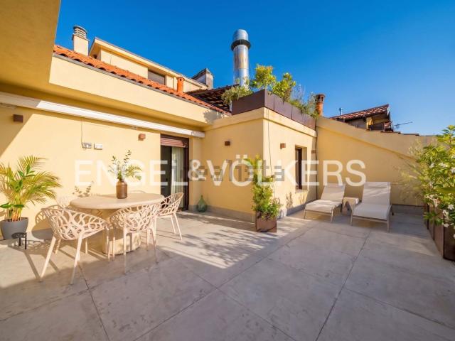 Appartamento in vendita di 90 m² in Via Lecco, 11