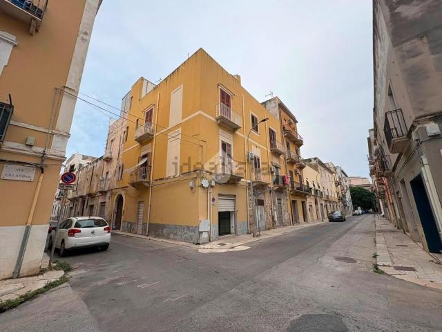 Appartamento in vendita di 90 m² in Via Livio Bassi, 240