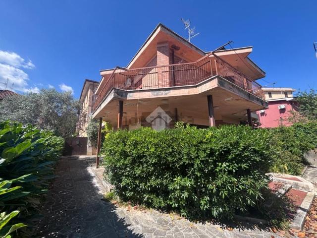 Appartamento in vendita di 90 m² in Via Luigi Ariola, 76